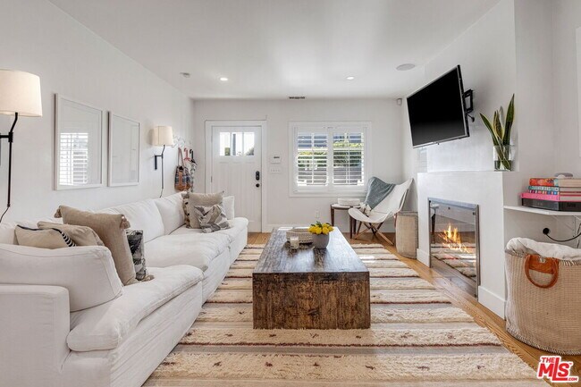 Building Photo - 1605 Cabrillo Ave