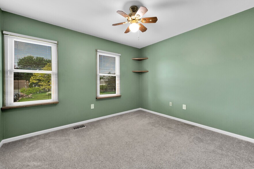 Building Photo - 34572 Bunker Hill Dr