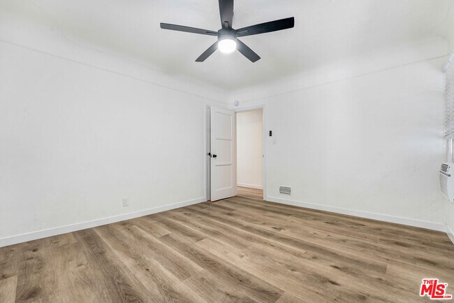 Building Photo - 308 S Reeves Dr