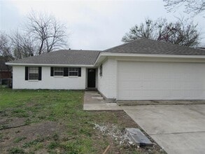 Building Photo - 810 Lexington Dr