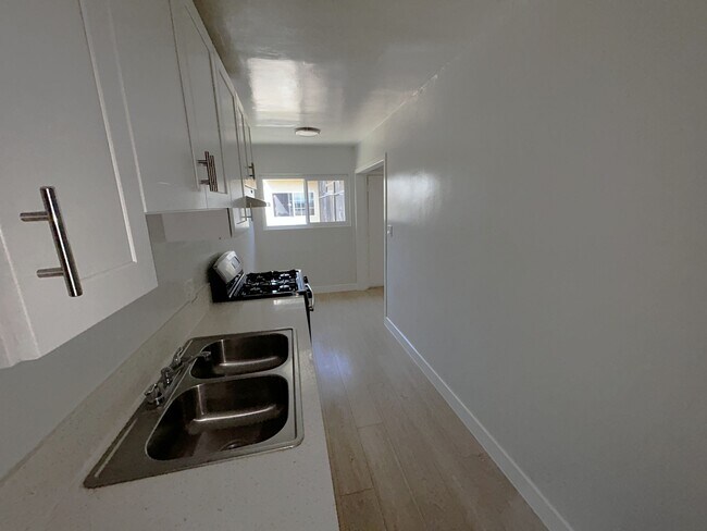 Building Photo - 1635 Normandie Ave