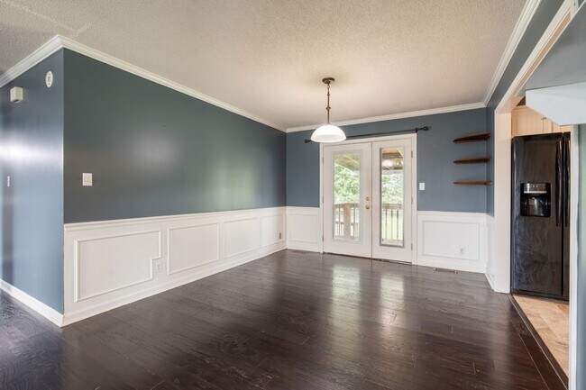 Building Photo - 3704 Trenton Rd