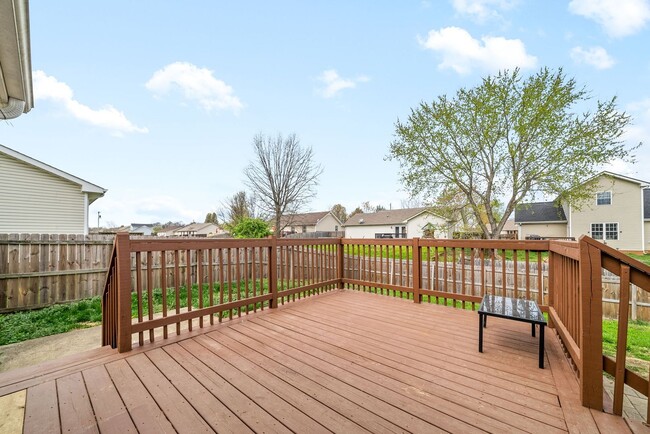 Building Photo - 3 Bedroom 2 Bath Pet Friendly Home For Ren...
