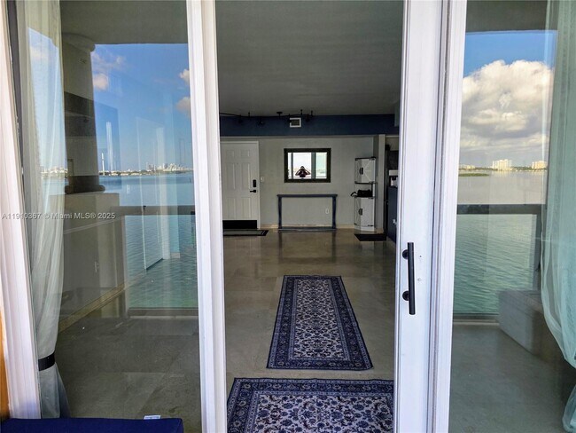 Building Photo - 1625 Kennedy Cswy