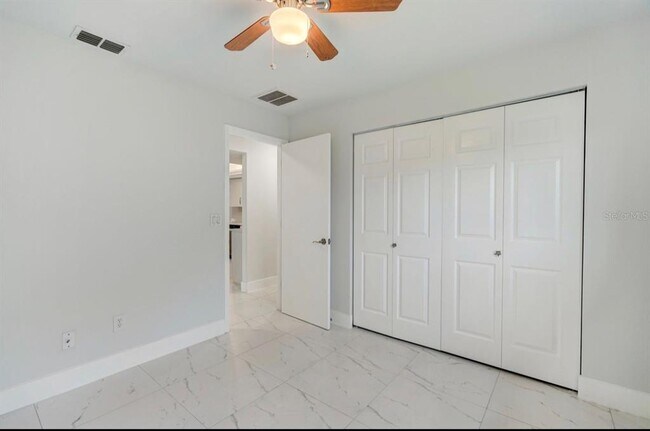 Building Photo - 2214 SE 13th St