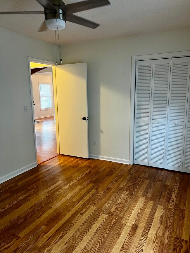 Building Photo - 1234 Island View Dr