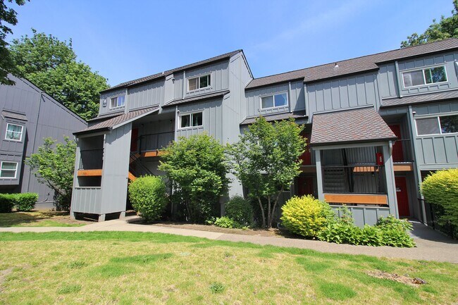 Primary Photo - Fully Remodeled 3 Bedroom/2.5 Bathroom Lak...