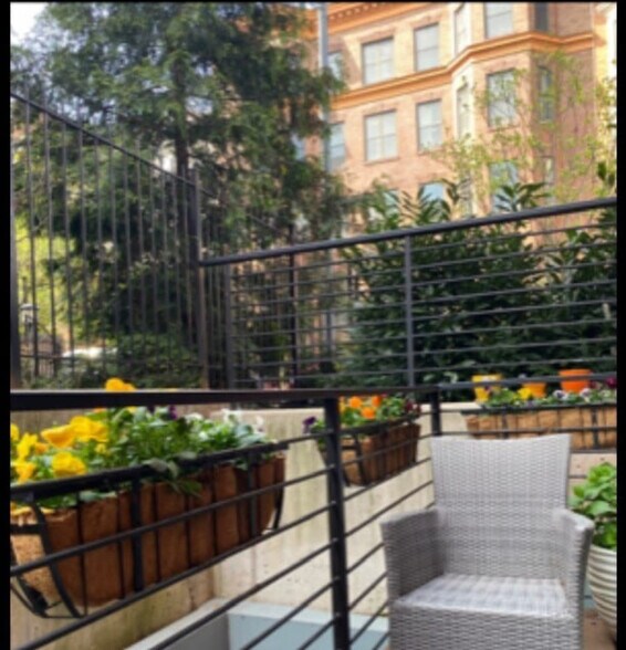 Building Photo - 1412 Chapin St NW