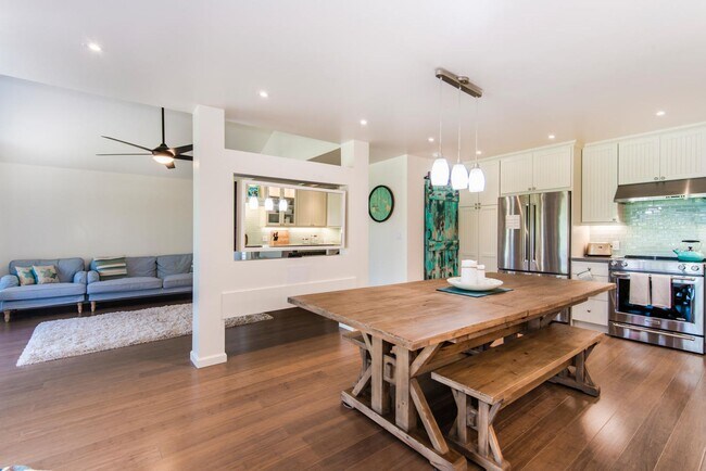 Building Photo - Bluestone - Furnished 3BR/3BA