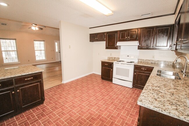 Building Photo - 507 S Kevin Ct