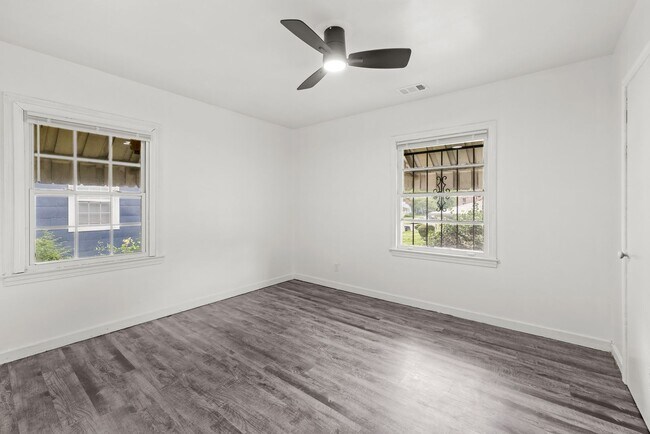 Building Photo - Charming 3 Bedroom, 1.5 Bathroom house