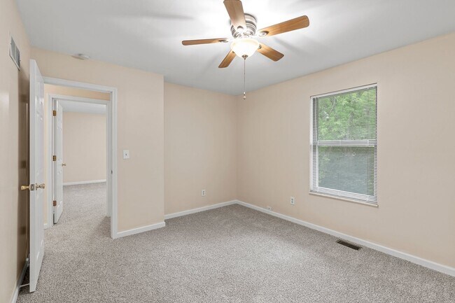 Building Photo - Omar Ct Duplex