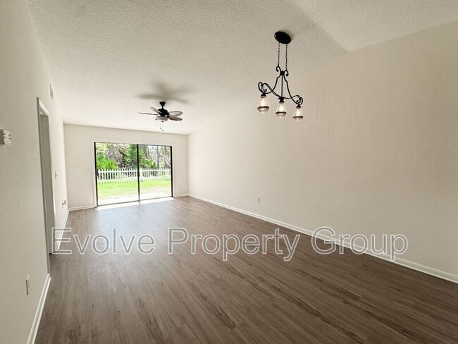 Building Photo - 10 Bren Mar Ln