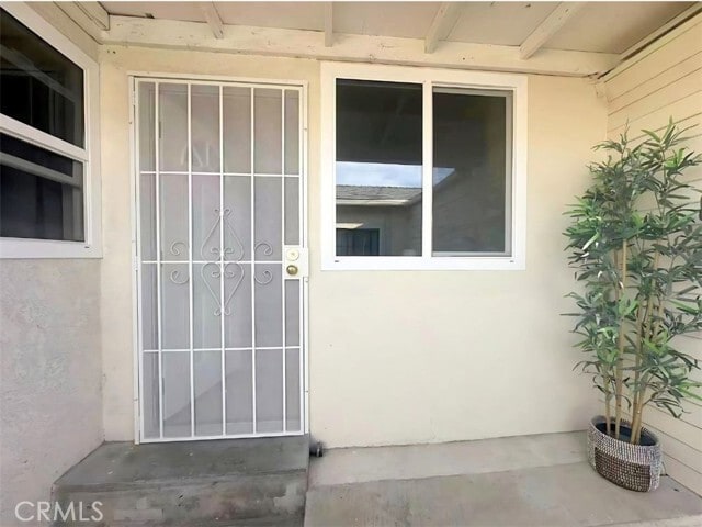 Building Photo - 637 W Floral Dr