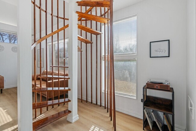 Building Photo - 3720 Greengrass Dr