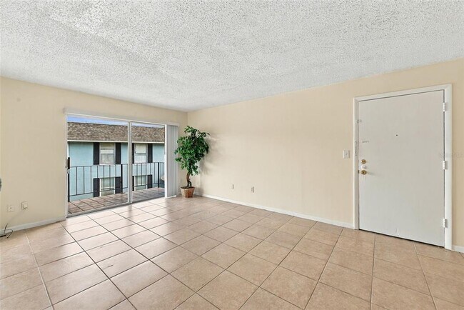 Building Photo - 905 W Oak Ridge Rd