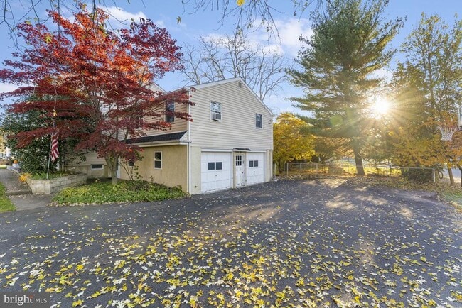 Building Photo - 225 Pershing Ave