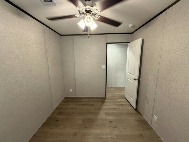 Building Photo - 204 Lakeside Garden Cir
