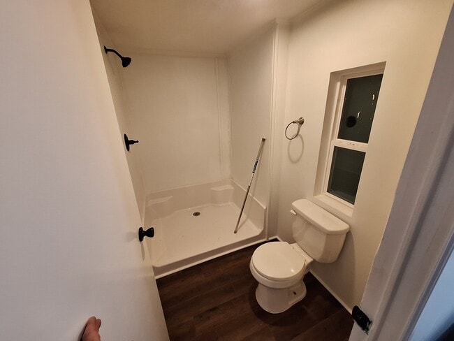 Building Photo - 836 W 11th St