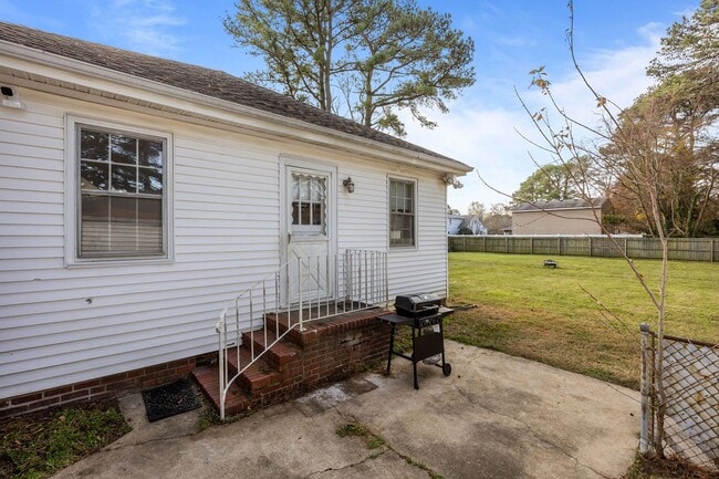 Building Photo - Cozy Home on a Quiet Street