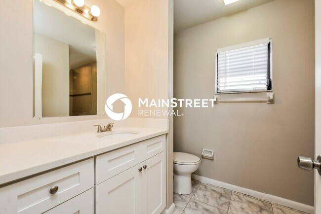 Building Photo - 3 Bedroom Pet-Friendly Home in Fort Myers,...