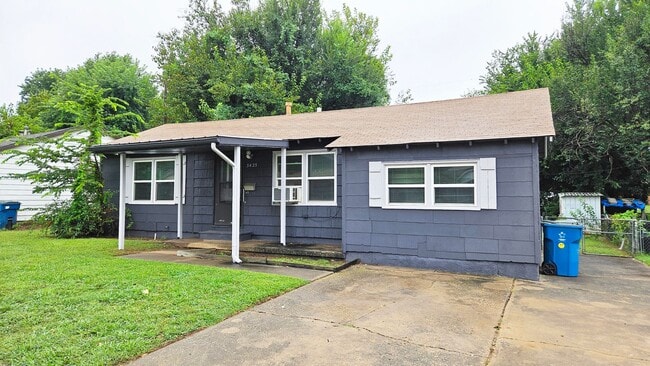 Building Photo - Charming 3/1 in Midwest City-Remodeled