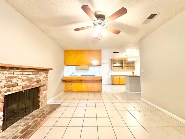 Building Photo - Beautiful 3 bedroom 2 bathroom Sacramento !