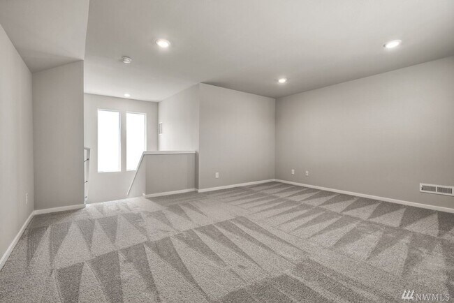 Building Photo - Listed For Rent