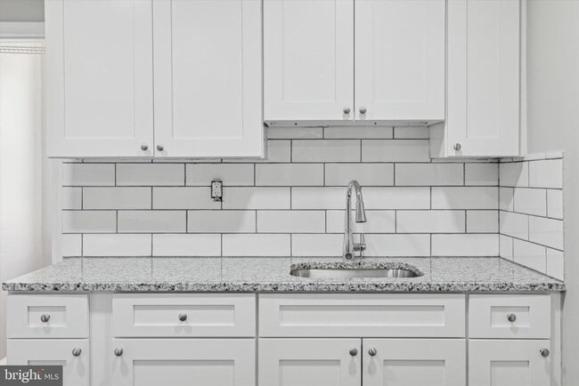 Primary Photo - 326 E Airy St