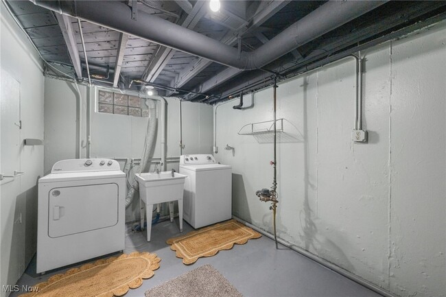 Building Photo - 574 Huntmere Dr