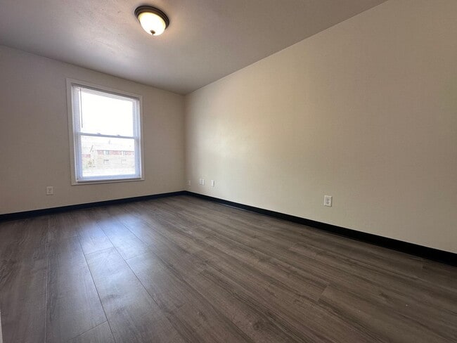 Building Photo - Imperial Heights -2263