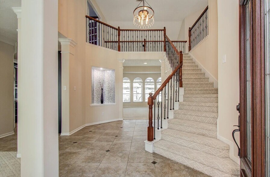 Building Photo - 1230 Blue Leaf Dr
