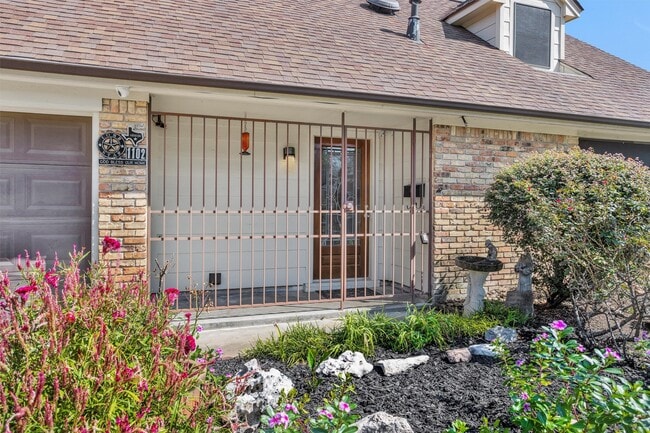 Building Photo - 1102 Mosher Ln