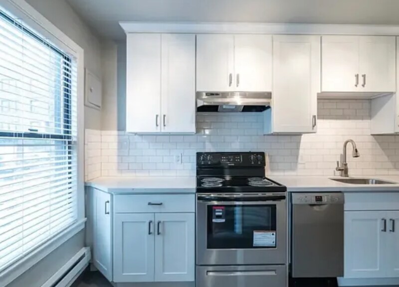 Building Photo - 421 Summit Ave E