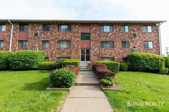 Building Photo - 2 Bedroom Apartment in Pittsburgh! Great L...