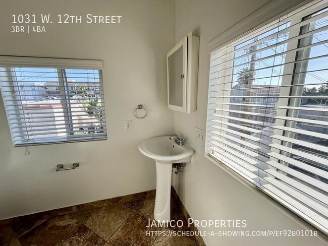 Building Photo - 1031 W 12th St