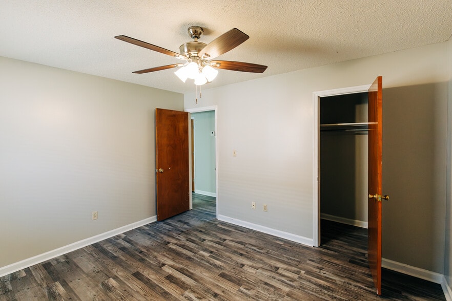 Building Photo - 1210 Douglas MacArthur St