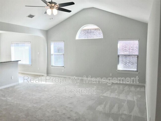 Building Photo - 4021 Lazy River Ranch Rd