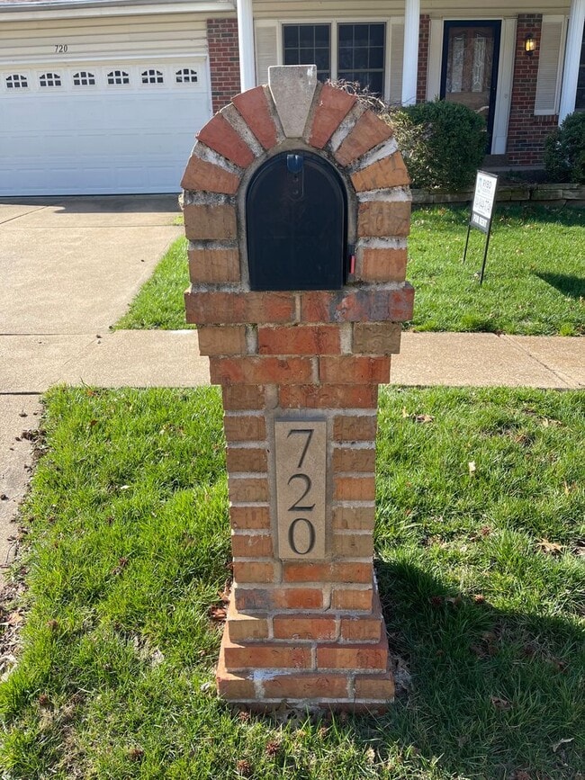 Building Photo - Charming 3 Bed/2 Bath Brick Ranch Home in ...