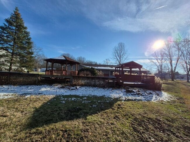 Building Photo - Charming 3BR 1.5BA Home w/ In-Unit Laundry + Central Air + Garage in Avon