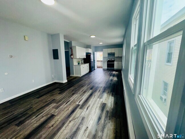 Building Photo - 898 Hancock Ave