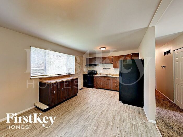 Building Photo - 1140 Estes Dr