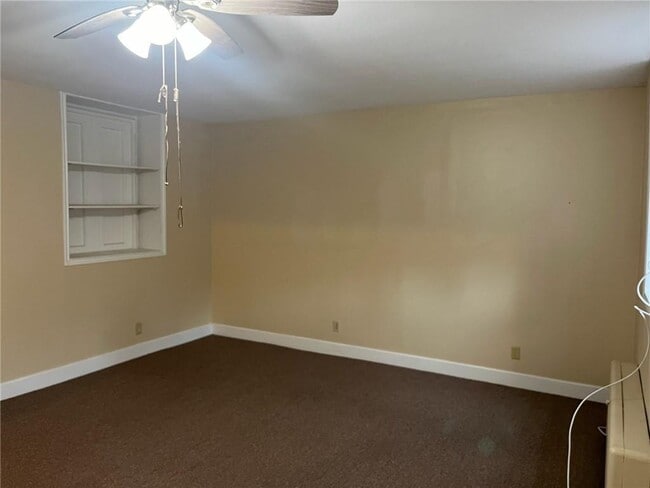 Building Photo - 362 Main St