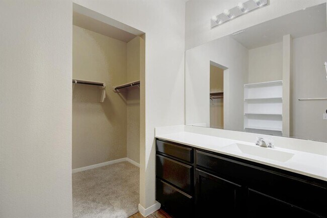 Building Photo - 421 Pentire Way