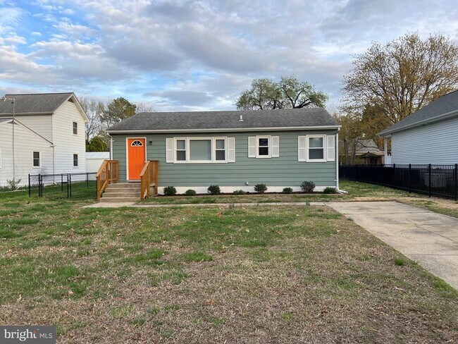 Building Photo - 150 5th St