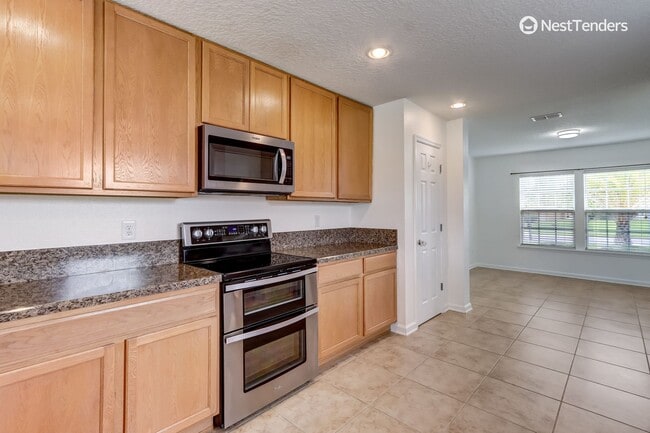 Building Photo - Five Bedrooms in Yulee's TCP!