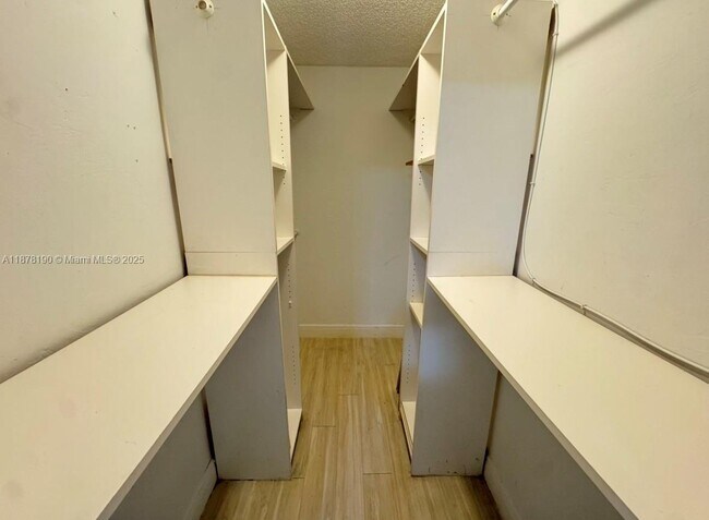 Building Photo - 2201 Brickell Ave