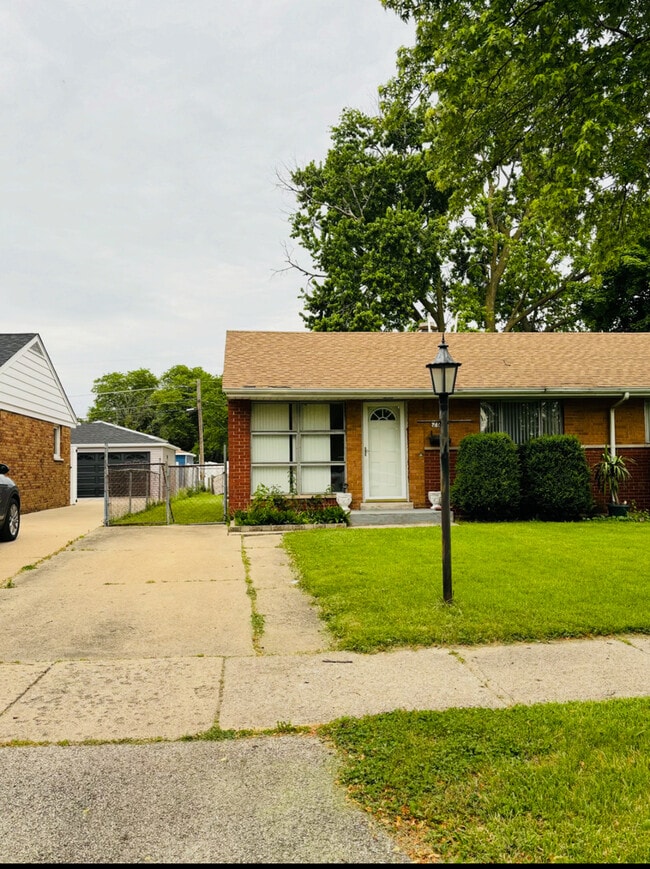 Building Photo - 2800 S 10th Ave