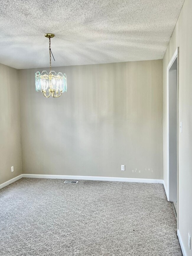 Building Photo - AVAILABLE NOW! 3 Bedroom Home Available of...