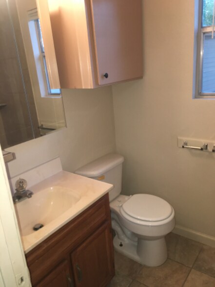 Building Photo - 1410 N Avenue R